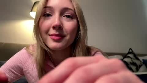 Kate online show from April 21, 2026, 1:28 pm