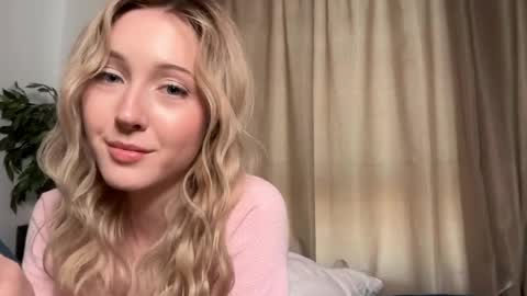 Kate online show from April 25, 2026, 2:47 pm