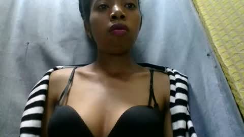 prisca880319 online show from May 16, 2026, 5:26 am