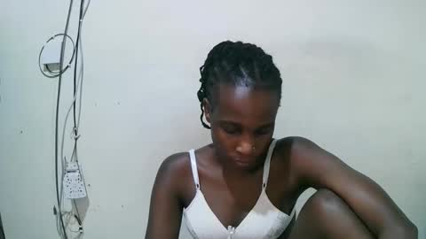 pritty_amber online show from May 13, 2026, 10:38 pm