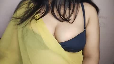 priyu_ online show from December 19, 2025, 3:24 am