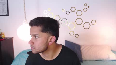 Adris  Juan online show from October 7, 2025, 1:58 am