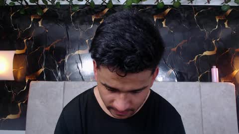 Adris  Juan online show from April 3, 2026, 2:09 am