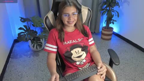    INDEPENDENT MODEL online show from February 5, 2025, 6:13 am