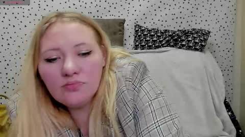 Snapshot of puffybun chatting on March 4, 2026, 5:02 am puffybun online show from March 4, 2026, 5:02 am