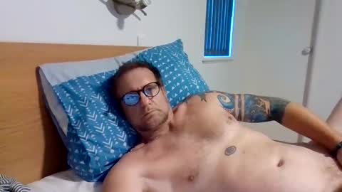 pulllin4u online show from May 5, 2026, 4:31 am