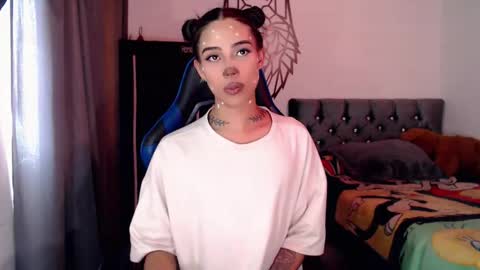 Snapshot of pupi_wolf chatting on October 21, 2025, 7:03 pm Cris online show from October 21, 2025, 7:03 pm