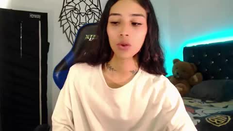 Snapshot of pupi_wolf chatting on November 6, 2025, 5:25 pm Cris online show from November 6, 2025, 5:25 pm