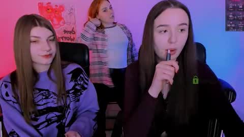 Snapshot of pure_radiance chatting on February 7, 2026, 10:19 am Ask me3 online show from February 7, 2026, 10:19 am