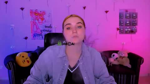 Snapshot of pure_radiance chatting on February 26, 2026, 9:52 am Ask me3 online show from February 26, 2026, 9:52 am