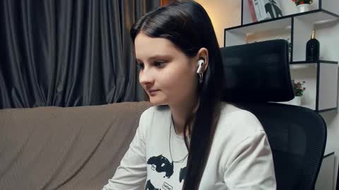 Snapshot of puremelody chatting on October 8, 2025, 9:23 pm puremelody online show from October 8, 2025, 9:23 pm