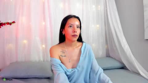 Snapshot of purple_aura_ chatting on October 22, 2025, 8:30 pm Aura online show from October 22, 2025, 8:30 pm