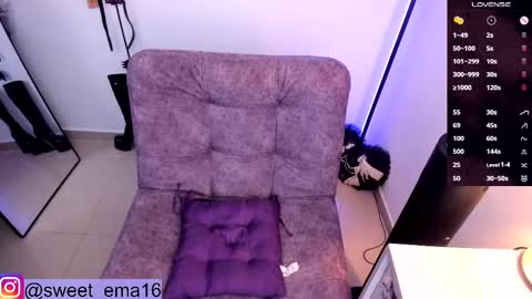Snapshot of purple_ema chatting on September 16, 2025, 6:20 pm purple_ema online show from September 16, 2025, 6:20 pm