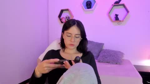 Snapshot of purple_slut_ chatting on October 20, 2025, 3:40 am Anna online show from October 20, 2025, 3:40 am