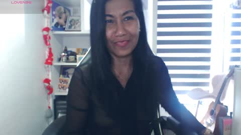 Snapshot of pussycash chatting on December 18, 2024, 2:10 am POCCA online show from December 18, 2024, 2:10 am