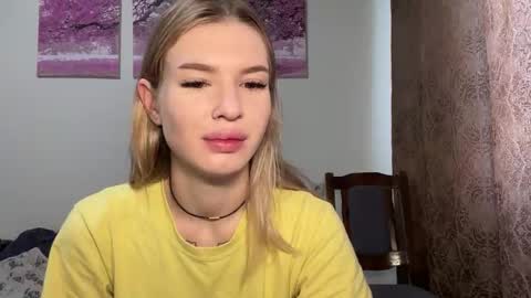 Snapshot of pussymoneywet chatting on September 20, 2025, 5:30 am Lina online show from September 20, 2025, 5:30 am