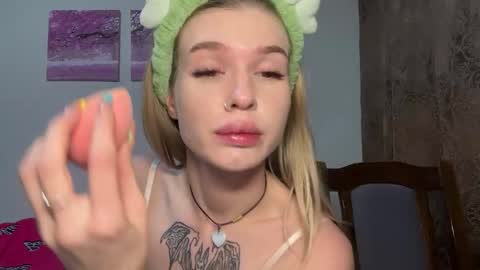 Snapshot of pussymoneywet chatting on September 21, 2025, 4:19 pm Lina online show from September 21, 2025, 4:19 pm