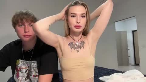 Snapshot of pussymoneywet chatting on September 29, 2025, 7:51 pm Lina online show from September 29, 2025, 7:51 pm