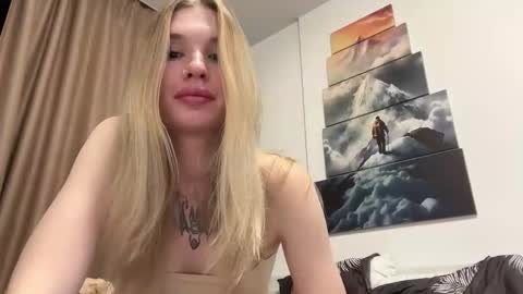 Snapshot of pussymoneywet chatting on October 4, 2025, 9:02 pm Lina online show from October 4, 2025, 9:02 pm