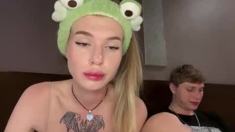 Snapshot of pussymoneywet chatting on October 17, 2025, 9:06 pm Lina online show from October 17, 2025, 9:06 pm