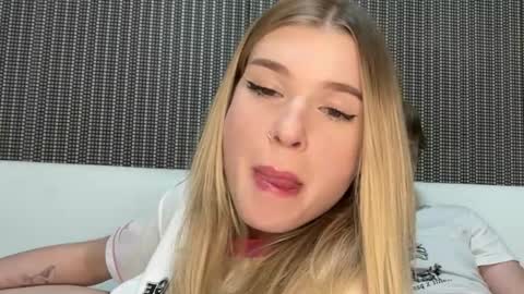 Snapshot of pussymoneywet chatting on October 21, 2025, 9:32 am Lina online show from October 21, 2025, 9:32 am