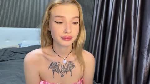 Lina online show from January 5, 2026, 8:12 pm