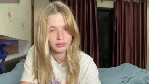 Snapshot of pussymoneywet chatting on April 25, 2026, 9:01 pm Lina online show from April 25, 2026, 9:01 pm