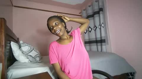 Snapshot of q_pretty chatting on September 18, 2025, 7:16 pm Ivy a little girl full of dreams....be my best online show from September 18, 2025, 7:16 pm