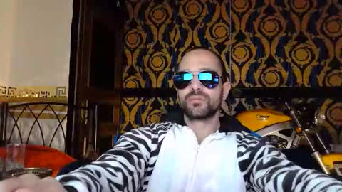 Qianos online show from November 24, 2025, 3:56 pm