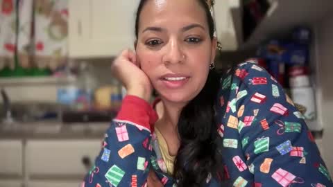 Snapshot of queen69138 chatting on November 13, 2025, 8:02 am queen69138 online show from November 13, 2025, 8:02 am