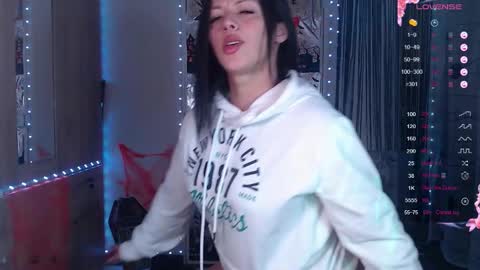 Snapshot of queen__abby chatting on October 29, 2025, 5:58 pm Queen Abby online show from October 29, 2025, 5:58 pm