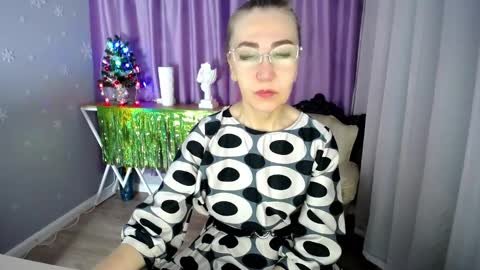Snapshot of queen_a_n_i chatting on January 2, 2025, 7:12 am A N I Ill be here on December 1st online show from January 2, 2025, 7:12 am