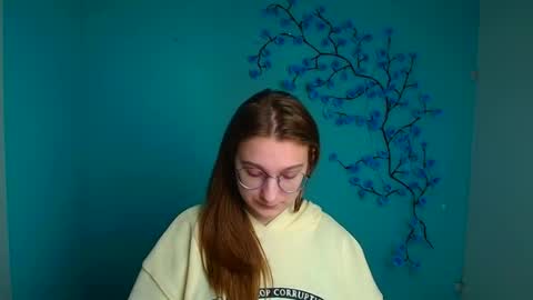 Snapshot of queen_amelie chatting on March 1, 2026, 12:29 pm Amelie online show from March 1, 2026, 12:29 pm