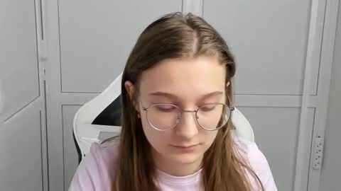 Amelie online show from March 17, 2026, 8:06 am