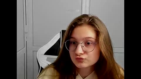 Amelie online show from April 14, 2026, 7:25 am