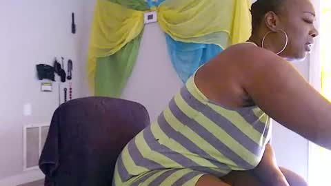 Snapshot of queen_anita chatting on June 30, 2026, 7:04 pm QnAnitaDix online show from June 30, 2026, 7:04 pm