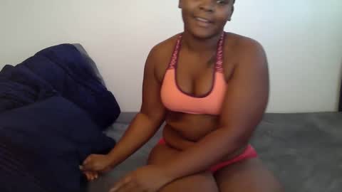 Snapshot of queen_arriana chatting on May 16, 2026, 6:32 am queen_arriana online show from May 16, 2026, 6:32 am