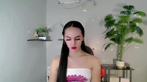 queen_danaya online show from June 10, 2026, 11:35 pm