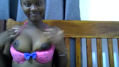 Snapshot of queen_diveer chatting on September 19, 2025, 8:05 am queen_diveer online show from September 19, 2025, 8:05 am