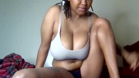 Snapshot of queen_doli chatting on July 7, 2026, 11:53 pm queen_doli online show from July 7, 2026, 11:53 pm
