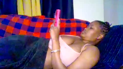 Snapshot of queen_doli chatting on July 20, 2026, 2:04 am queen_doli online show from July 20, 2026, 2:04 am