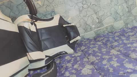 Snapshot of queen_ikyak chatting on December 11, 2024, 8:36 am ikyat take me private show or password show online show from December 11, 2024, 8:36 am