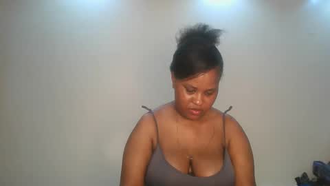 Snapshot of queen_kikih chatting on February 2, 2026, 1:54 pm Queen kikih online show from February 2, 2026, 1:54 pm