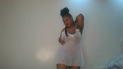 Snapshot of queen_kikih chatting on February 27, 2026, 1:00 pm Queen kikih online show from February 27, 2026, 1:00 pm