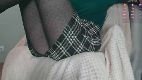 Snapshot of queen_nylon chatting on November 12, 2025, 5:24 pm Carly online show from November 12, 2025, 5:24 pm