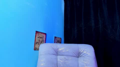 queen_salomme online show from November 24, 2025, 10:42 pm