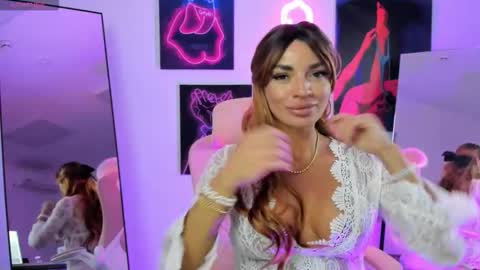 Snapshot of queen_violetta_ chatting on October 7, 2025, 3:20 pm queen_violetta_ online show from October 7, 2025, 3:20 pm