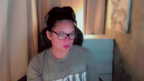 Snapshot of queenarthalia chatting on October 24, 2025, 1:29 pm ARTHA online show from October 24, 2025, 1:29 pm