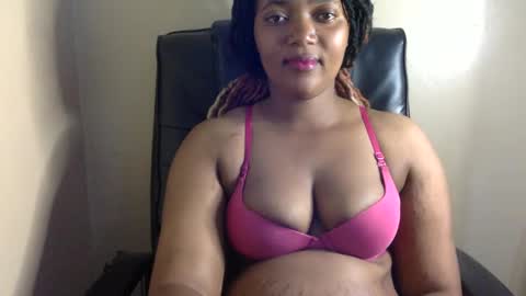 Snapshot of queenbebony2 chatting on January 17, 2025, 1:36 am Queenbebony2 online show from January 17, 2025, 1:36 am