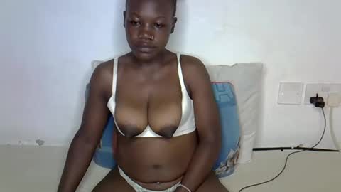 Snapshot of queenbest chatting on May 18, 2026, 4:07 am Cindy Melahnin online show from May 18, 2026, 4:07 am